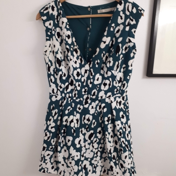 Zara busy floral romper - Picture 1 of 2